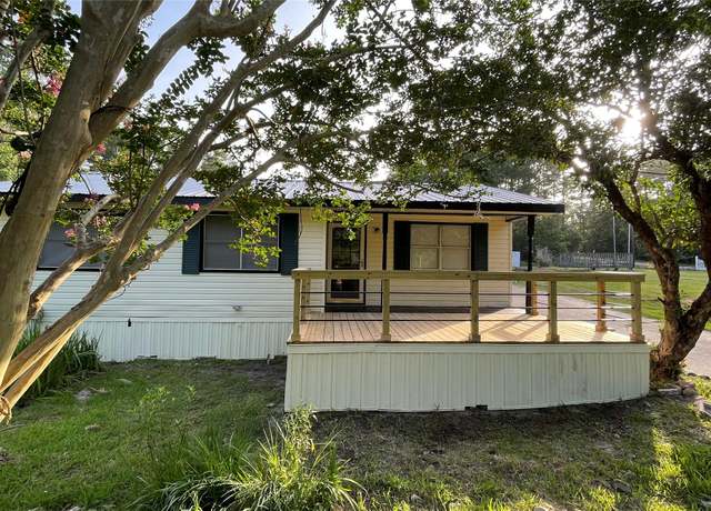Property at 389 E Lumbermans Rd, Onalaska, TX 77360, 3 beds, 2 baths