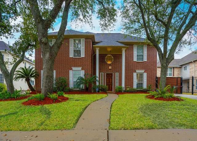Property at 8915 N Wallington Dr N, Houston, TX 77096, 4 beds, 3.5 baths