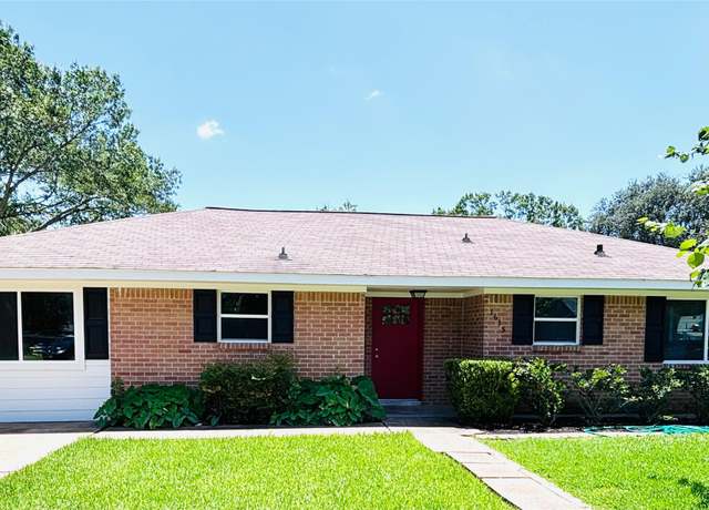 Property at 1615 Brazos St, Rosenberg, TX 77471, 3 beds, 2 baths