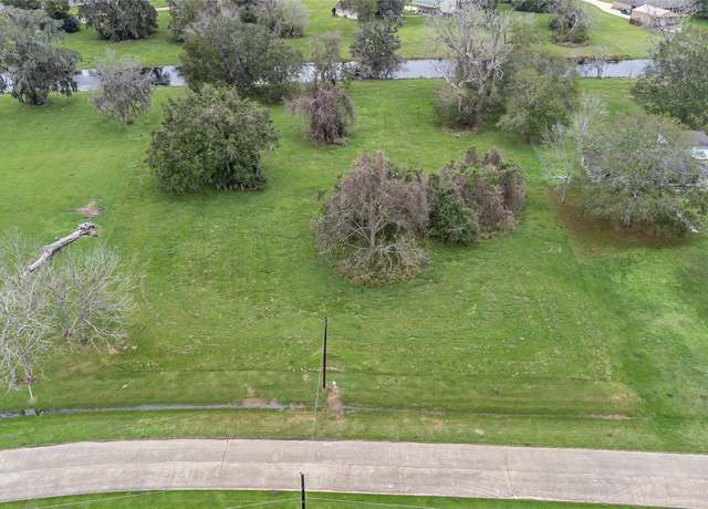 Property at 131 Stage Coach Trl, Angleton, TX 77515