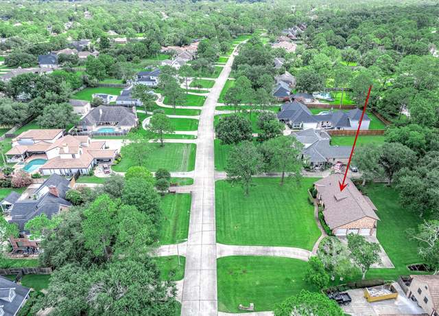 Property at 1203 Tall Pines Dr, Friendswood, TX 77546, 3 beds, 2.5 baths