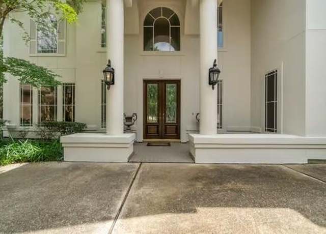 Property at 2 Argonne Pl, The Woodlands, TX 77382, 5 beds, 3.5 baths