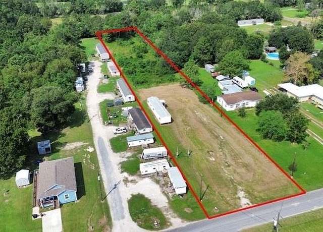 Property at 710 9th St, Winnie, TX 77665