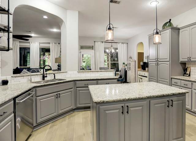 Property at 409 Holly Forest Dr, Conroe, TX 77384, 5 beds, 4 baths