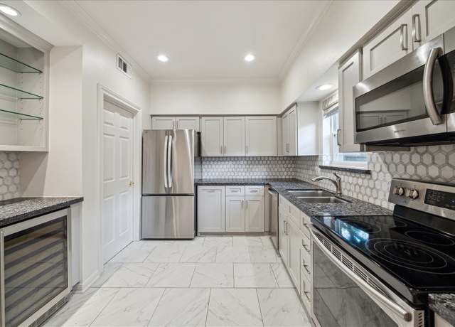 Property at 2901 Bammel Ln #17, Houston, TX 77098, 1 bed, 1.5 baths