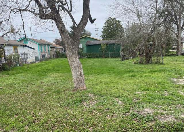 Property at 2608 Wayne St, Houston, TX 77026