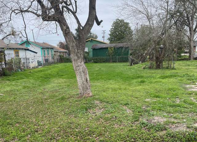 Property at 2608 Wayne St, Houston, TX 77026