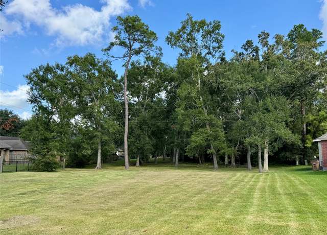 Property at 727 Olde Oaks Dr, Dickinson, TX 77539