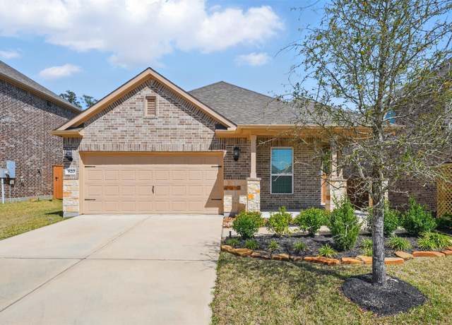 Property at 820 Dawn Redwood Ct, Conroe, TX 77304, 4 beds, 2 baths