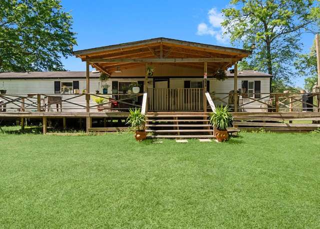 Property at 350 Briar Dr, Shepherd, TX 77371, 4 beds, 2 baths