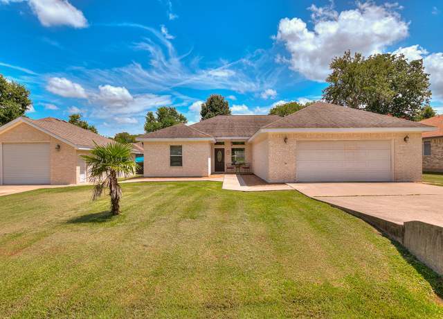 Property at 610 Moonwalk St, Montgomery, TX 77356, 4 beds, 3 baths