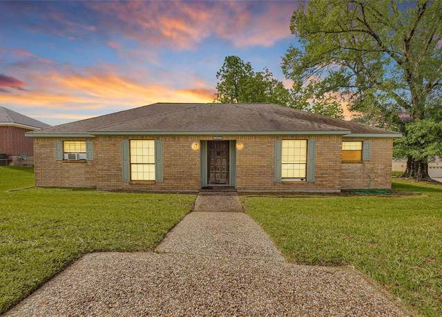 Property at 445 Augusta Dr, Huntsville, TX 77340, 4 beds, 2.5 baths