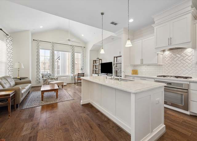 Property at 753 Dorothy St, Houston, TX 77007, 3 beds, 3 baths