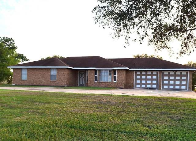 Property at 4828 S S State Highway 71 Hwy S, El Campo, TX 77437, 3 beds, 2 baths
