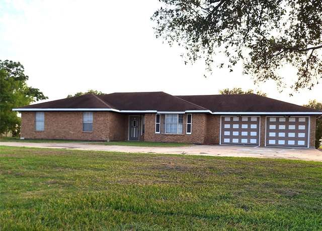 Property at 4828 S S State Highway 71 Hwy S, El Campo, TX 77437, 3 beds, 2 baths