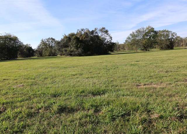 Property at 331 Green Pasture Ct, Angleton, TX 77515