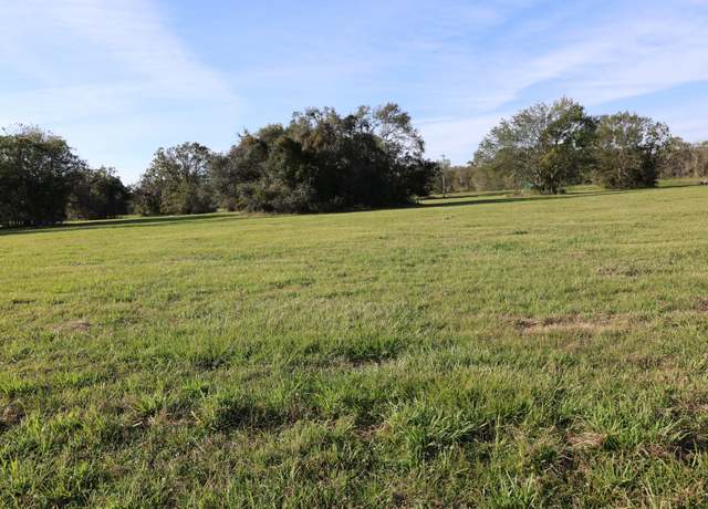 Property at 331 Green Pasture Ct, Angleton, TX 77515