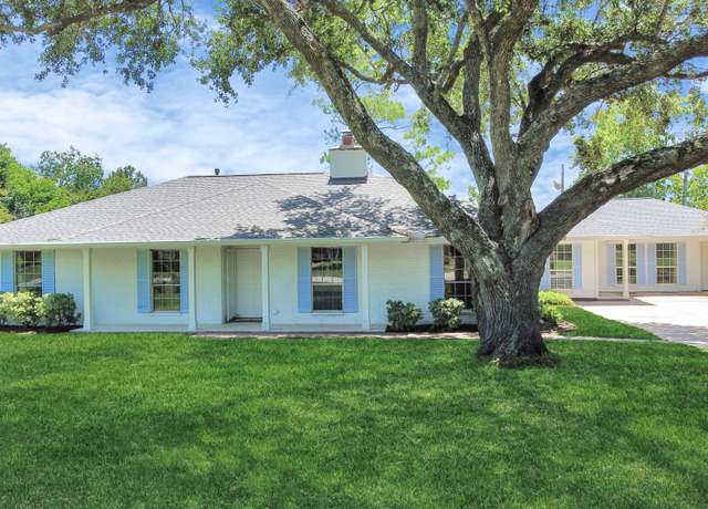 Property at 801 Meadow Lark Ave, Friendswood, TX 77546, 3 beds, 3 baths