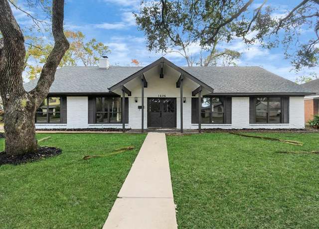 Property at 1626 Festival Dr, Houston, TX 77062, 5 beds, 3.5 baths