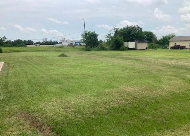 Property at 0 Wade St, Clute, TX 77531