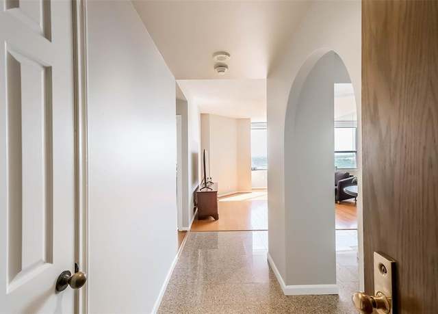 Property at 15 Greenway Plz Unit 11B, Houston, TX 77046, 2 beds, 2 baths