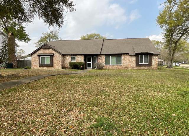 Property at 443 Bayou View Dr, El Lago, TX 77586, 4 beds, 3 baths