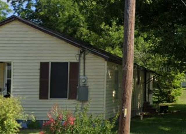 Property at 1203 Mangrum St, Brenham, TX 77833, 3 beds, 1 bath