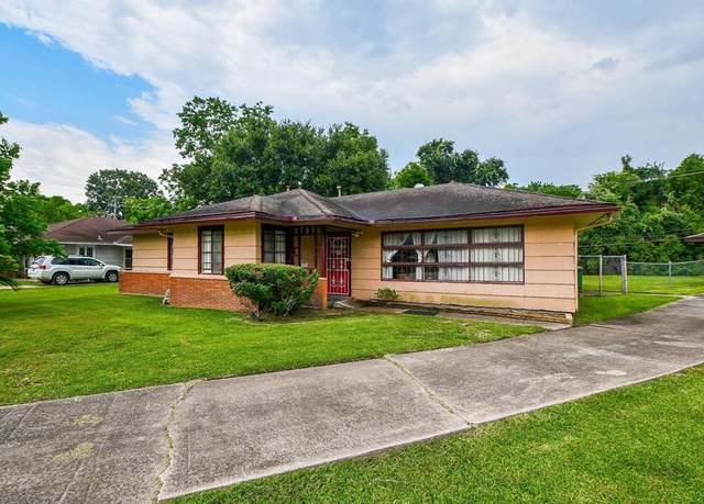 Property at 5522 Nassau Rd, Houston, TX 77021, 3 beds, 2 baths