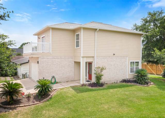 Property at 3802 Barracuda Ln, La Porte, TX 77571, 3 beds, 2.5 baths