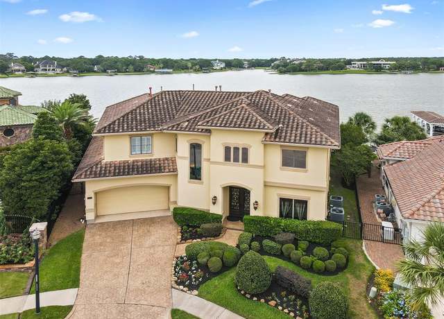 Property at 3045 S Island Dr, Seabrook, TX 77586, 4 beds, 4.5 baths