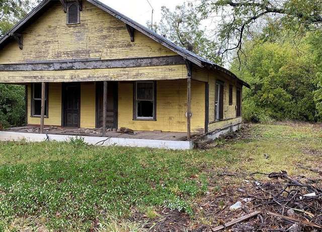 Property at 502 W 10th St, Coleman, TX 76834, 1 bed, 1.5 baths