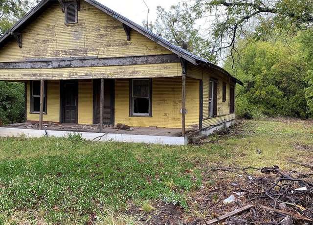Property at 502 W 10th St, Coleman, TX 76834, 1 bed, 1.5 baths