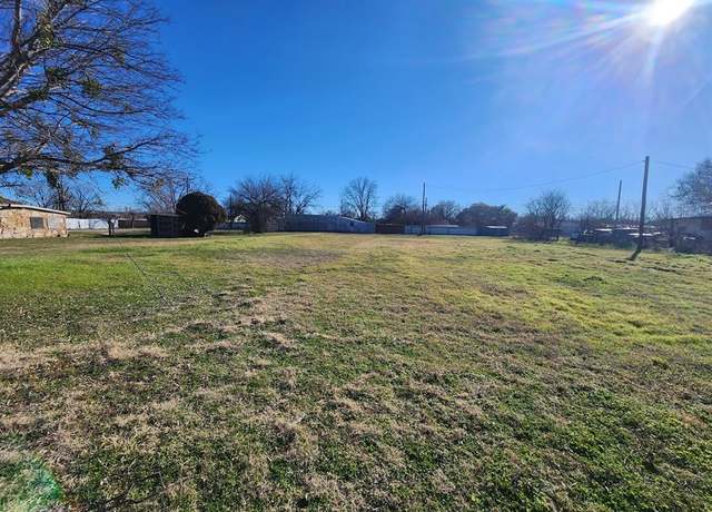 Property at 608 E Mclain St, Seymour, TX 76380
