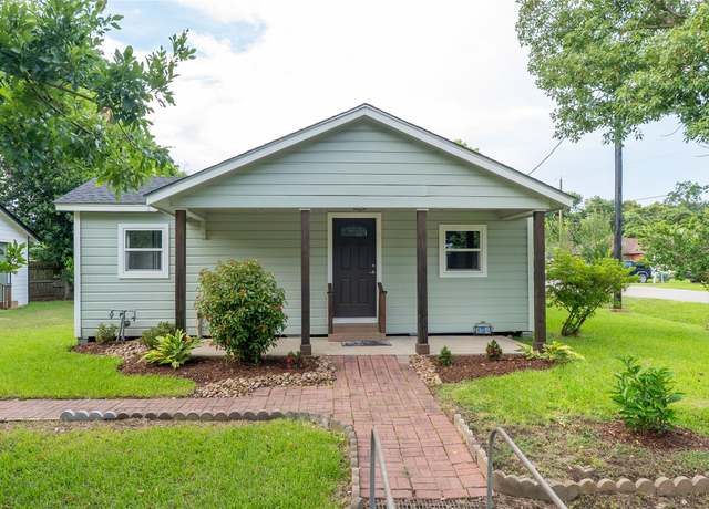 Property at 134 E Bernard St, Clute, TX 77531, 3 beds, 2 baths
