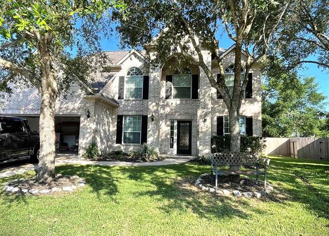 Property at 4442 Chestnut Cir, Friendswood, TX 77546, 5 beds, 3.5 baths