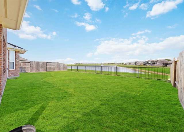 Property at 6226 Oxford Lake Dr, Rosenberg, TX 77471, 4 beds, 2.5 baths