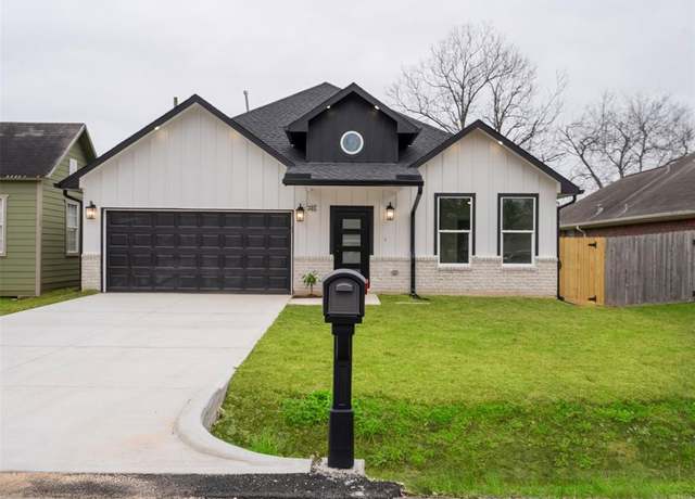Property at 208 S 5th St, La Porte, TX 77571, 3 beds, 2.5 baths