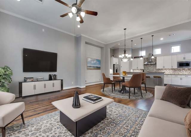 Property at 1025 W 21st St Unit C, Houston, TX 77008, 3 beds, 3.5 baths
