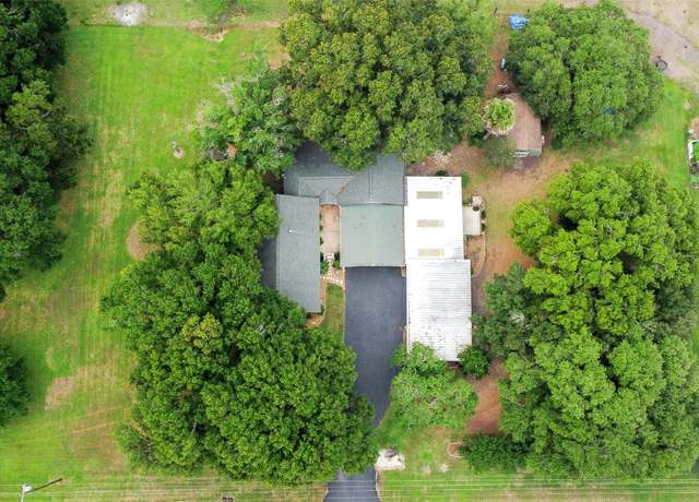 Property at 13710 Mueck Rd, Needville, TX 77461, 3 beds, 2 baths
