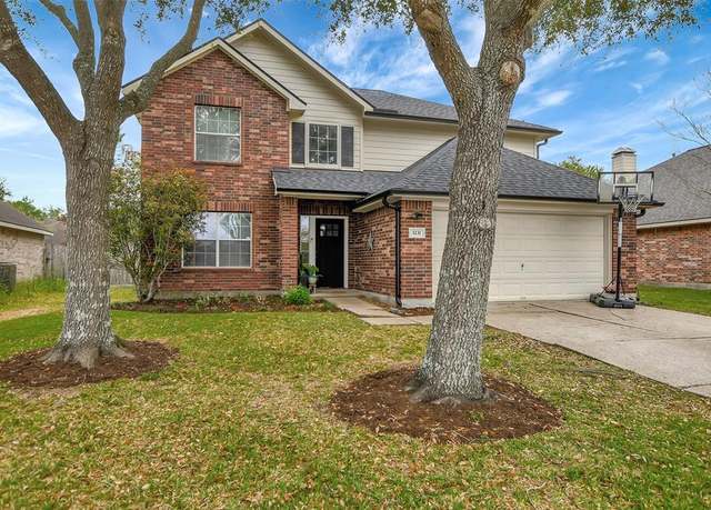 Property at 3231 Meadow Bay Ln, Dickinson, TX 77539, 4 beds, 2.5 baths
