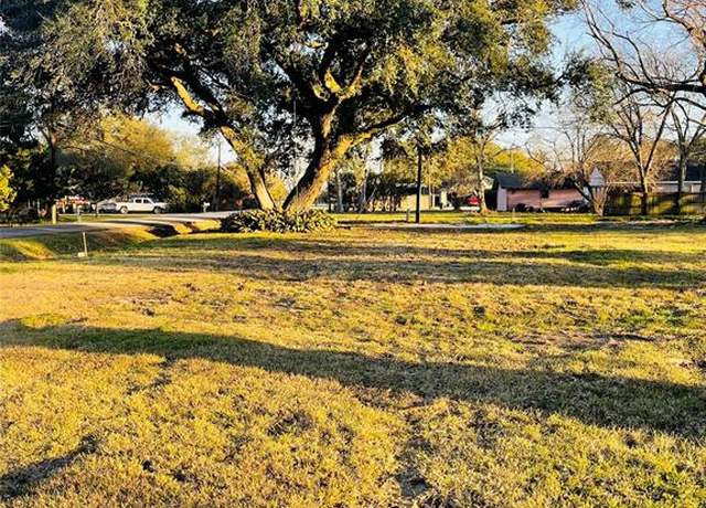 Property at 104 Sycamore St, Port Neches, TX 77651