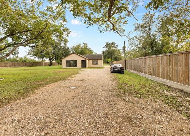 Property at 1022 Brooks Ave, Rosenberg, TX 77471, 2 beds, 1.5 baths