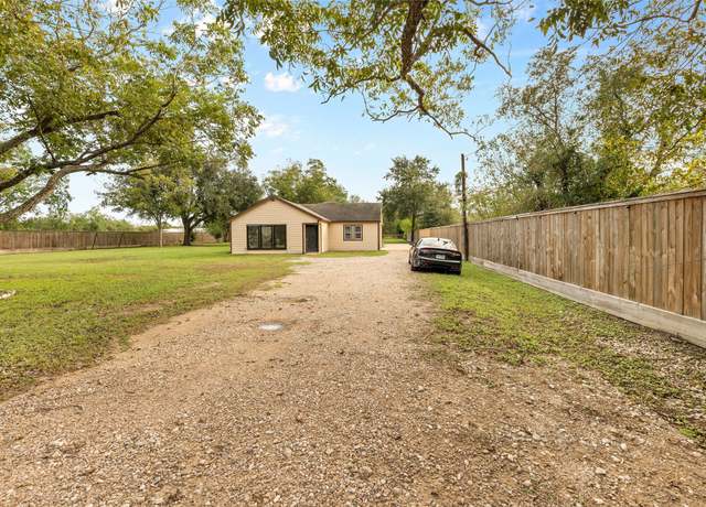 Property at 1022 Brooks Ave, Rosenberg, TX 77471, 2 beds, 1.5 baths