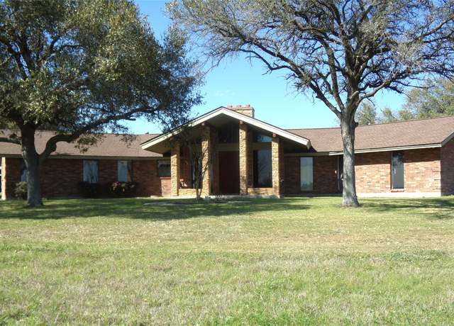 Property at 1931 Bruno Rd, Schulenburg, TX 78956, 4 beds, 2.5 baths
