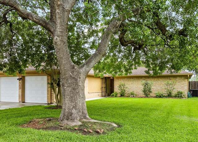 Property at 208 Driftwood St, League City, TX 77573, 3 beds, 2 baths