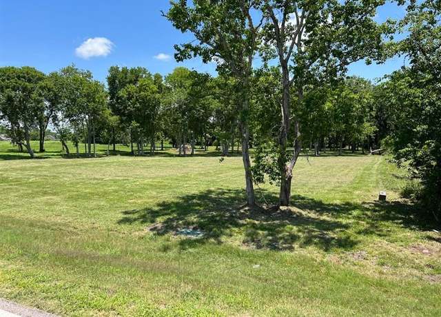 Property at 22911 Sugar Mill Ct, Angleton, TX 77515