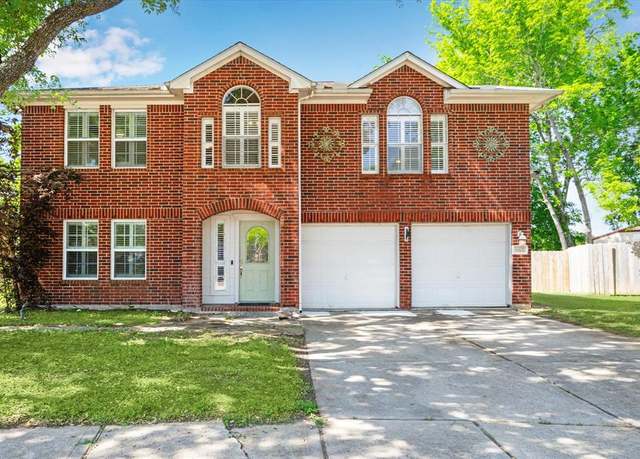 Property at 16802 Summerfield Ridge Ct, Sugar Land, TX 77498, 4 beds, 2.5 baths