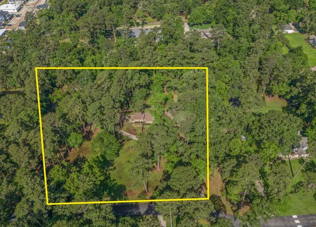 Property at 15520 Bedford Ln, Conroe, TX 77384, 4 beds, 3.5 baths