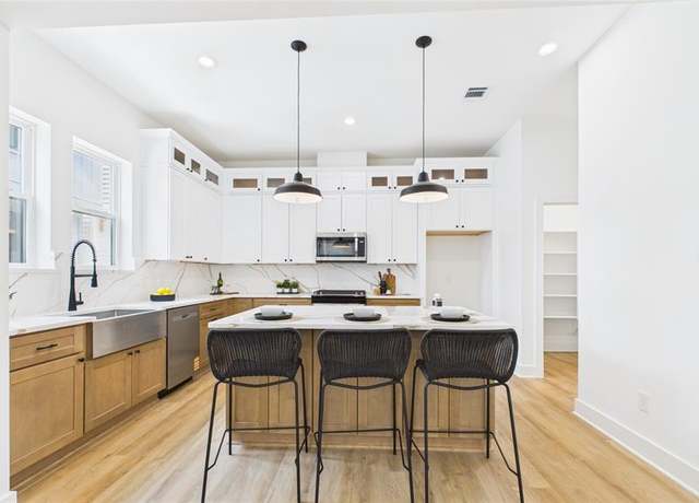 Property at 1629 Beall St, Houston, TX 77008, 3 beds, 3.5 baths