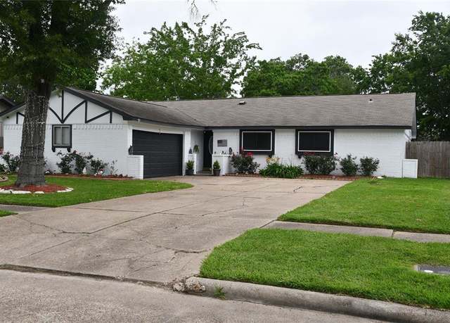 Property at 731 Voyager Dr, Houston, TX 77062, 4 beds, 2 baths